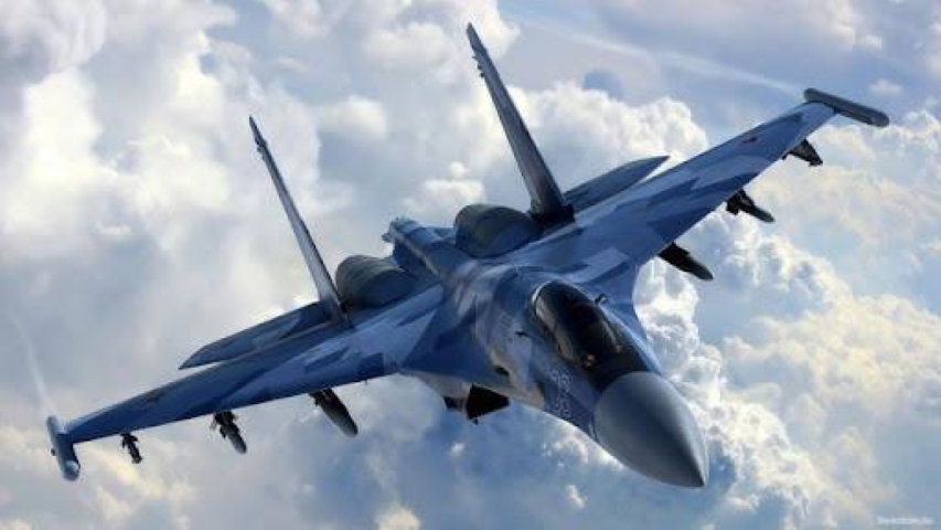 Su-27 có thể mang 6 tên lửa không đối không tầm trung bán tự động dẫn đường bằng radar và 6 tên lửa tầm nhiệt tầm ngắn.