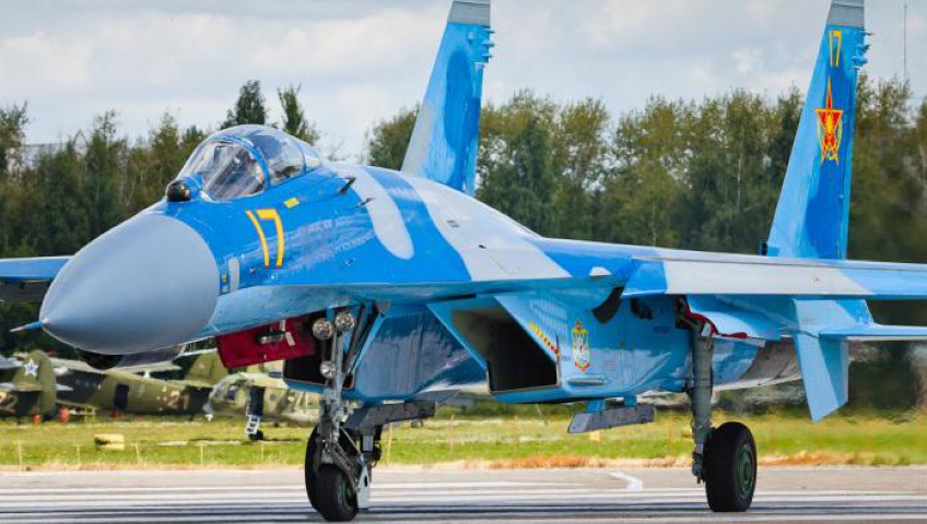 Ngoài ra, Su-27 còn có thể mang theo bom kích cỡ trọng lượng 500kg, 250kg hoặc 100kg để tiêu diệt các mục tiêu trên mặt đất hoặc các loại tên lửa đối đất khác.