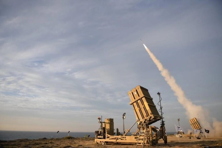 Nếu triển khai ở sát Donbass, Ukraine sẽ cần một số lượng lớn các khẩu đội Iron Dome để có thể bịt kín bầu trời, như vậy chi phí sẽ lớn đến mức không nhà tài trợ nào đủ sức đáp ứng, kể cả đó là Mỹ.