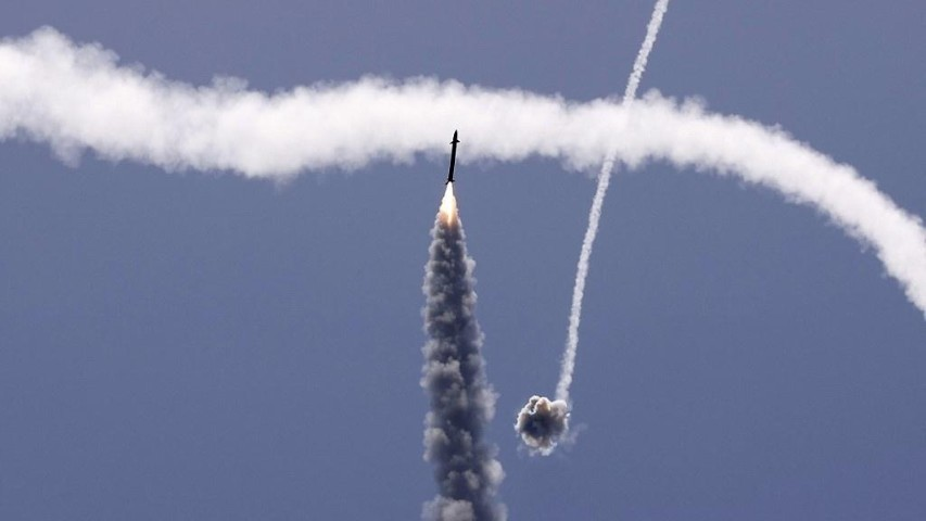 "Một tổ hợp BM-21 Grad bắn hết 40 rocket tốc độ cao trong 20 giây, khẩu đội sẽ nã 240 quả đạn vào kẻ thù trong chưa đầy 1 phút. Gặp phải đối thủ như vậy, Iron Dome chỉ với 60 tên lửa sẵn sàng phóng sẽ nhanh chóng bị tiêu diệt", ông Lavrov nhấn mạnh.