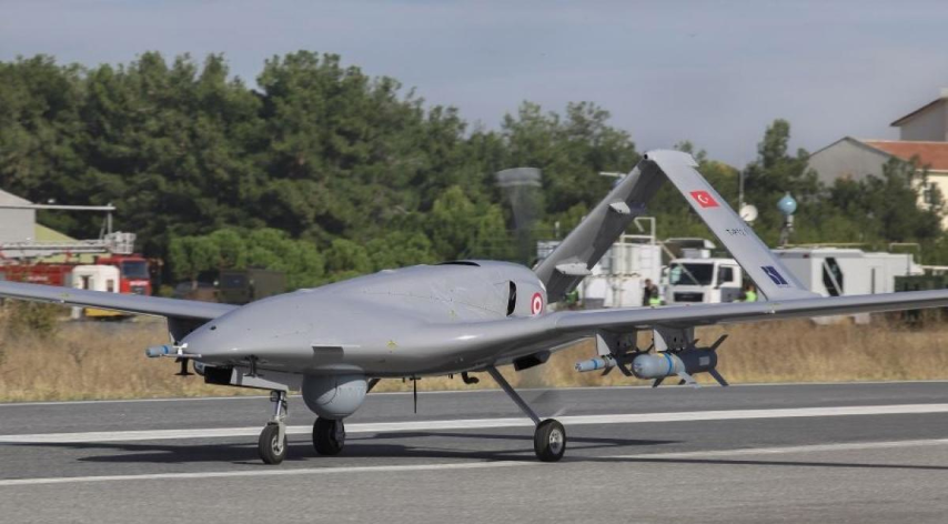 Việc phát triển Bayraktar TB2 được thúc đẩy bởi lệnh cấm xuất khẩu UAV của Mỹ sang cho Thổ Nhĩ Kỳ, liên quan tới việc nước này sử dụng chúng chống lại nhóm PKK (Đảng Công nhân Kurdistan - một tổ chức chính trị và quân sự của người Kurd) trên lãnh thổ Thổ Nhĩ Kỳ và Iraq.