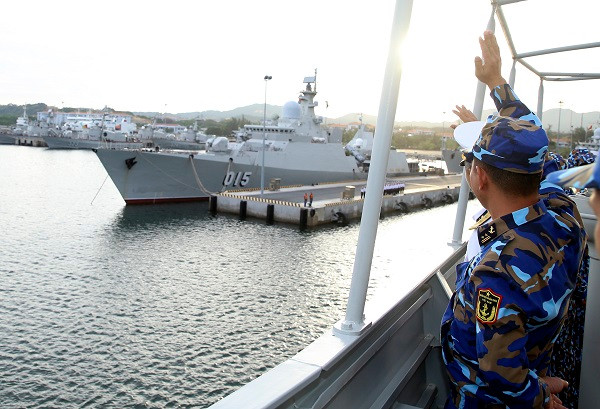 Hai tàu Quang Trung và Trần Hưng Đạo còn có 4 ống phóng ngư lôi, mỗi bên mạn tàu đặt hai ống. Nguồn ảnh: TH.