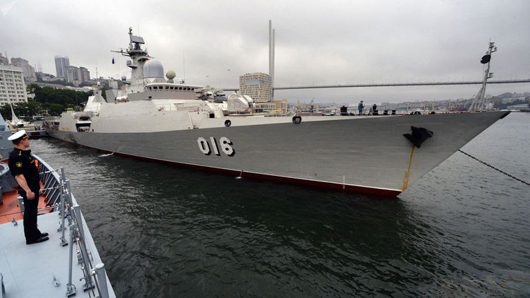 Trong khi đó hai khẩu pháo cao tốc 30mm cũng có thiết kế 6 nòng, có tốc độ bắn lên tới 5000 viên/phút - tương đương với gần 100 viên/giây.