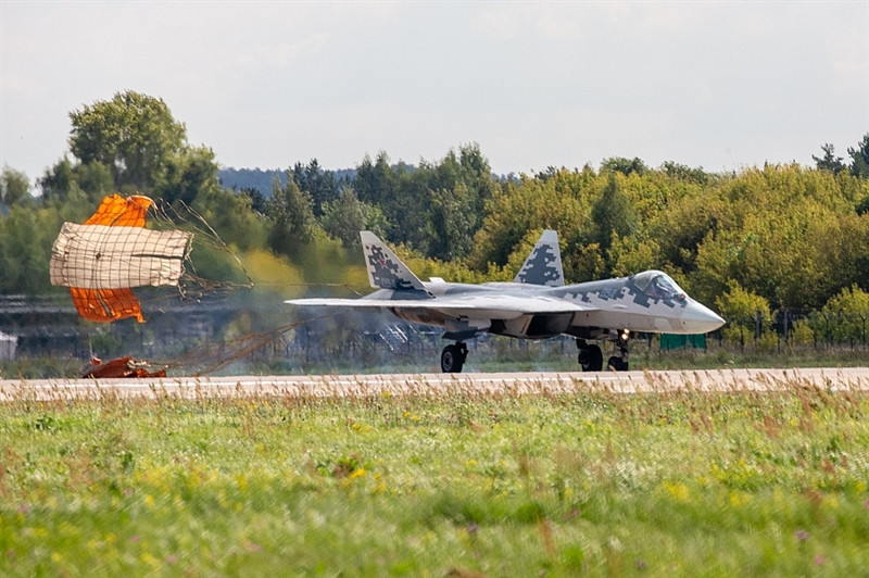 Bất chấp những nhận định khác nhau về Su-57 nhưng giới quân sự Nga khẳng định, các chuyên gia chú ý đến một thực tế quan trọng - Quân đội Mỹ đơn giản là không thể có thông tin khách quan về khả năng của máy bay chiến đấu thế hệ thứ 5 của Nga bởi hầu hết vẫn đang trong trạng thái bảo mật.