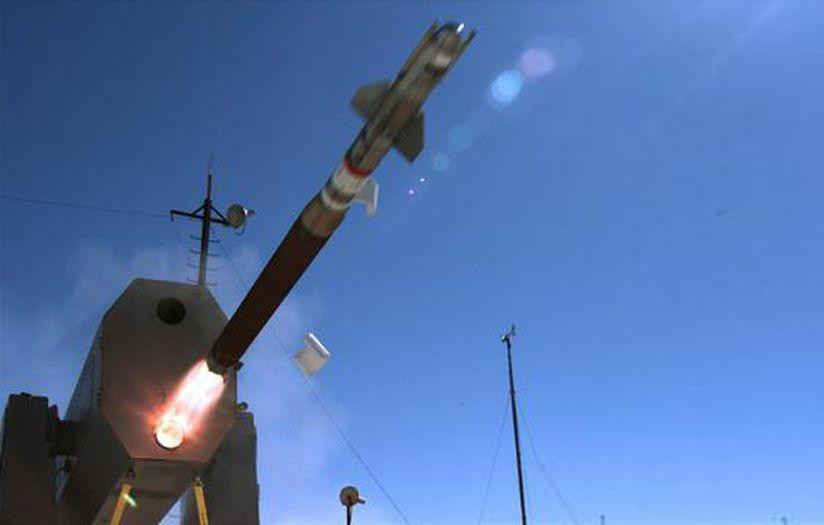 Một bộ phận cấu thành khác trong gói nâng cấp năng lực phòng thủ cho chiến hạm của hải quân Mỹ là hệ thống SeaRAM đi kèm với RAM Block 2.