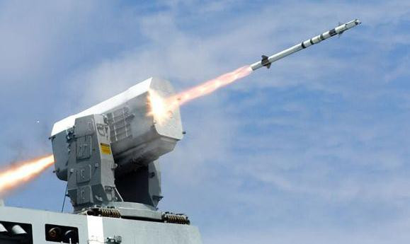 Từ thập niên 1990, tên lửa của hệ thống RAM đã chứng tỏ được độ tin cậy của mình trong việc bảo vệ tàu chiến, và cho thấy tính hiệu quả khó có thể thay thế. Nó hiện được triển khai trên khoảng 165 tàu của 8 lực lượng hải quân khác nhau.