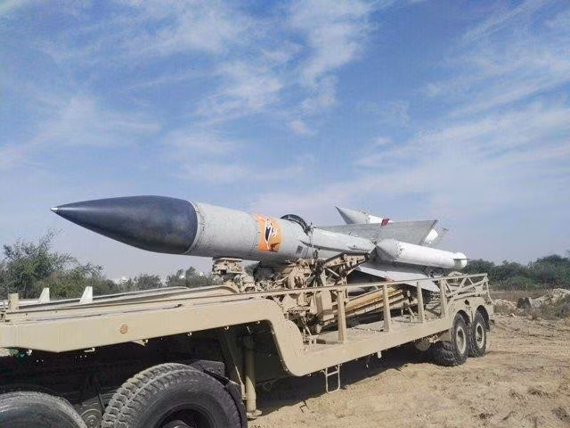 Trước khi có S-300 thì S-200 là trụ cột trong hệ thống phòng thủ của Syria. Tuy vậy hệ thống này không để lại nhiều dấu ấn tích cực.