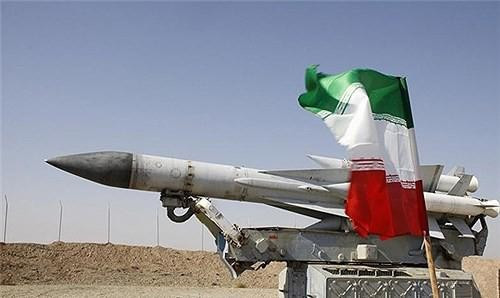 Dù ra đời trong thập niên 1960-1970, tổ hợp S-200 vẫn có khả năng nâng cấp sâu, cho phép kết nối và chia sẻ dữ liệu với những hệ thống phòng không hiện đại như S-300.