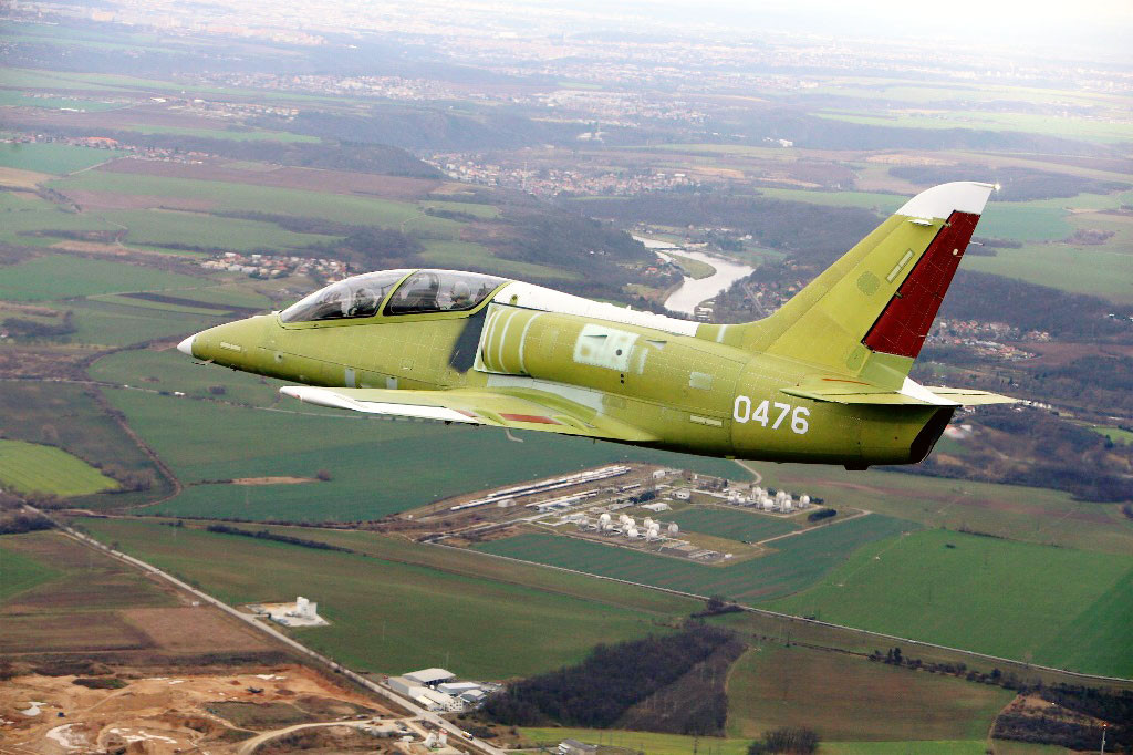 Các loại vũ khí tương thích với L-39NG cũng rất đa dạng, từ pod súng máy cho tới các loại tên lửa không đối không, tên lửa dẫn đường đối đất cho tới bom điều khiển bằng laser.