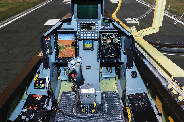 Sự hiện đại của huấn luyện cơ L-39NG có thể thấy ngay từ trong khoang lái của chiếc máy bay này, khi mà toàn bộ các thông số đều được hiển thị trên màn hình điện tử và không có sự xuất hiện của đồng hồ cơ học.