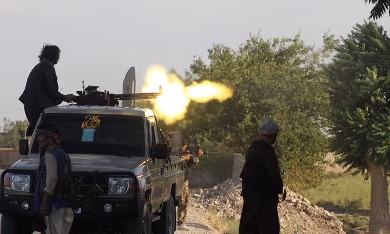 Tuy bị truyền thông quốc tế gọi là "lực lượng kháng chiến", tuy nhiên tàn quân Afghanistan vẫn có trang bị vũ khí khá hiện đại, thậm chí về mặt không quân vượt trội hoàn toàn đối thủ, với ít nhất 12 máy bay cường kích A-29 vẫn còn đang hoạt động.