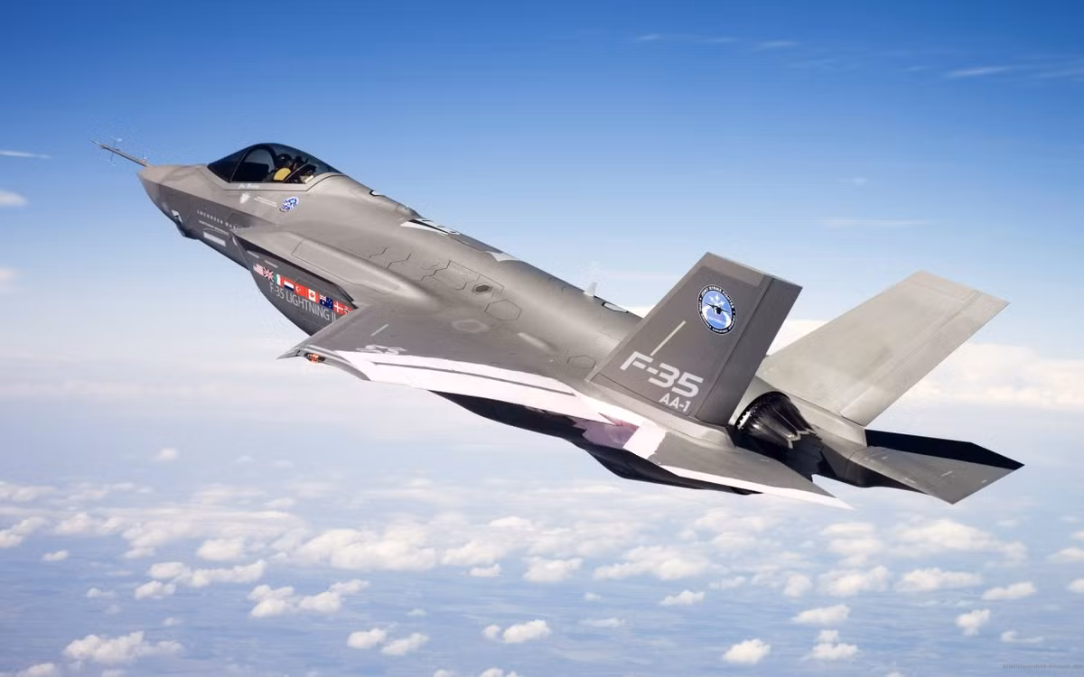 Tờ Sohu nhận định, gần như chắc chắn không có khả năng, Mỹ bán tiêm kích F-35 cho phía Ấn Độ, bất chấp việc New Delhi vốn được coi là khách hàng mạnh tay, sẵn sàng chi tiêu mạnh cho quốc phòng.