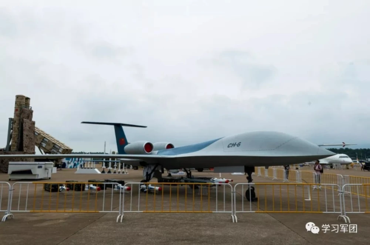 Nổi bật nhất trong triển lãm hàng không Chu Hải năm nay, có lẽ là những loại máy bay không người lái cỡ lớn của Trung Quốc, với thiết kế cực kỳ đặc biệt, và hiệu năng tác chiến được quảng cáo là rất cao.
