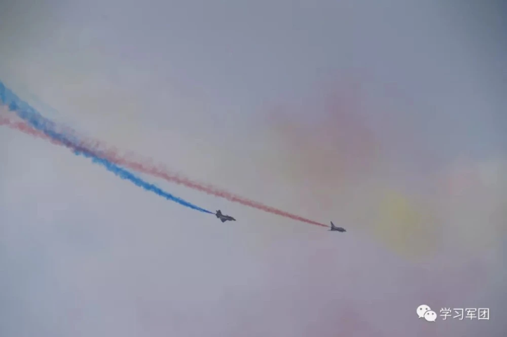 Do ảnh hưởng của dịch bệnh COVID-19, triển lãm hàng không Chu Hải năm nay có quy mô không quá lớn, với ít nhà thầu góp mặt và số lượng người ghé thăm cũng không nhiều.