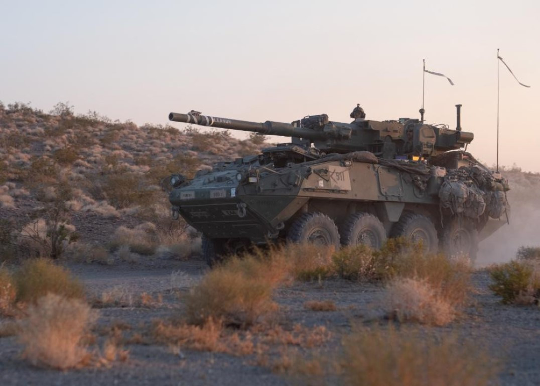 Nhiệm vụ chính của M1128 Stryker MGS không phải chống thiết giáp mà là chi viện hoả lực trực tiếp cho bộ binh chống lại công sự, các toà nhà… trong những trận chiến quy mô nhỏ, tuy vậy nó vẫn có khả năng tiêu diệt nhiều loại xe tăng hạng trung cỡ T-54/55 hay T-62.