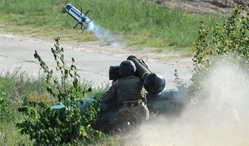 Đầu đạn của tên lửa sử dụng loại nổ lõm cho sức xuyên phá mạnh mẽ. Khả năng xuyên thép của tên lửa chống tăng Javelin đạt trên 600 mm.