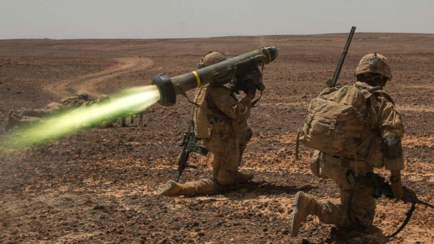 Cơ chế bắn - quên của tên lửa Javelin rất hiện đại, trong khi các tên lửa diệt tăng của Nga, ngay khi bắn xạ thủ vẫn phải ở lại để hiệu chỉnh cho tới khi tên lửa chạm đích. Điều này gây nguy hiểm cho xạ thủ bởi họ có thể bị đối phương phản kích