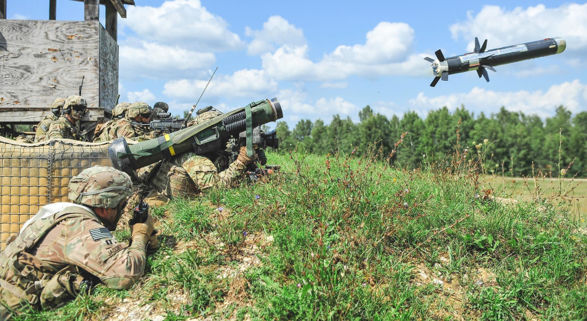 Javelin được sử dụng trong cuộc chiến ở Iraq năm 2003. Nó đã chứng minh được hiệu quả cao trong việc phá hủy các xe tăng T-72 và Type 69 của Iraq.