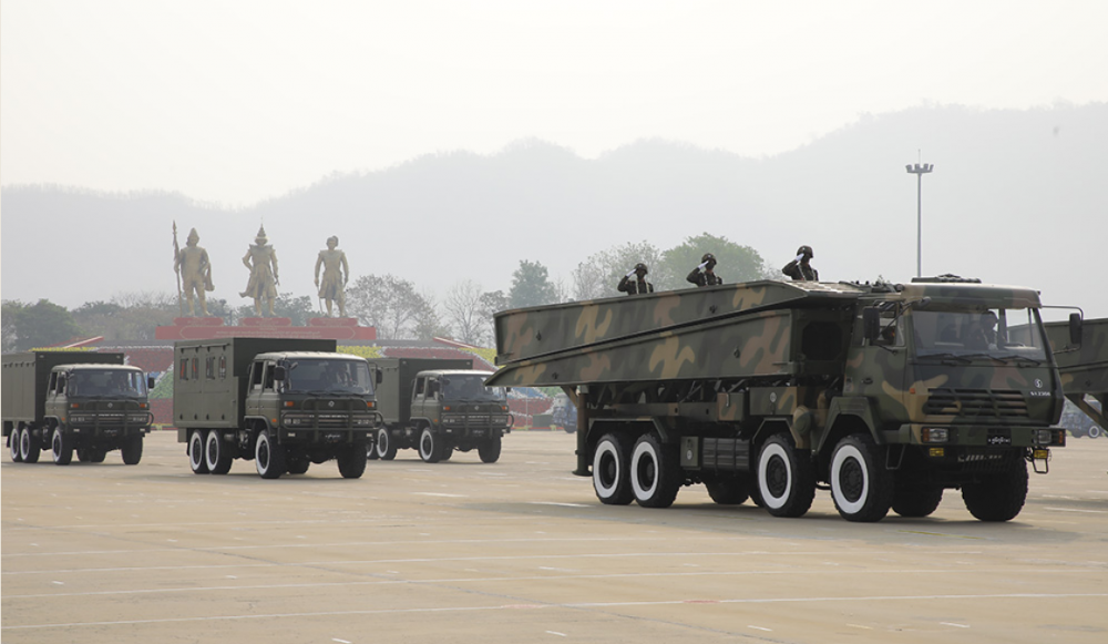 Xe cầu phao trong biên chế của Quân đội Myanmar tham gia lễ duyệt binh hôm 27/3 vừa rồi.