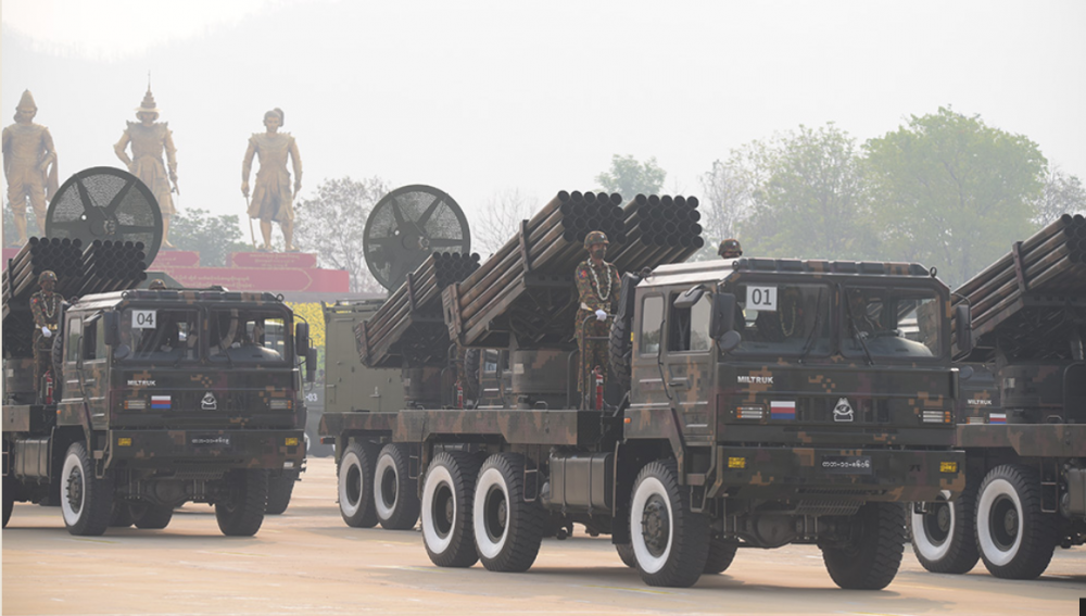Pháo phản lực phóng loạt MAM-01B được Myanmar tự chế tạo nội địa. Đây là loại pháo phản lực cỡ nòng 122mm, mỗi xe phóng có 40 ống phóng và được đặt trên khung gầm xe tải KrAZ-540 1NE của Ukraine.