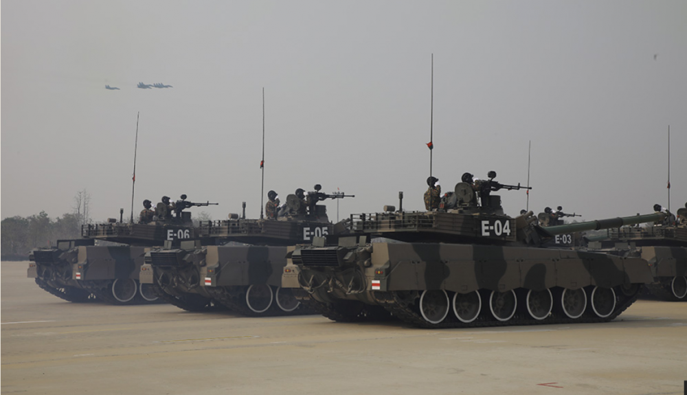 Xe tăng chủ lực MBT-2000 được quân đội Myanmar đặt mua của Trung Quốc trong giai đoạn từ năm 2012 tới năm 2013. Tổng cộng Myanmar có khoảng 50 xe tăng loại này.