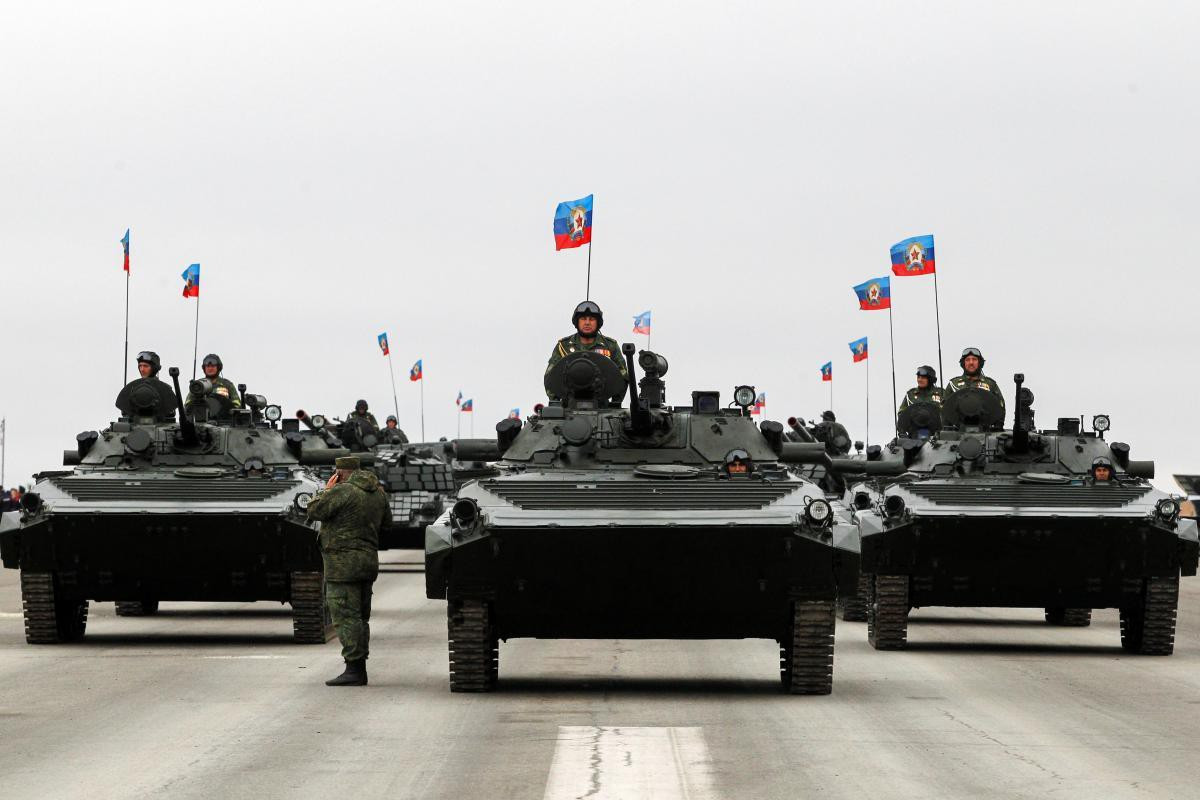 Những người lính dù sẽ được đưa đến địa điểm trên bán đảo Crimea bằng máy bay Il-76MD từ Stavropol và thông qua các tàu đổ bộ cỡ lớn của Hạm đội Biển Đen từ Novorossiysk.