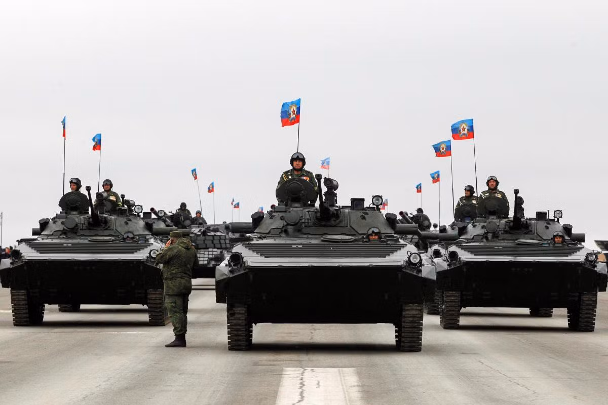 Những người lính dù sẽ được đưa đến địa điểm trên bán đảo Crimea bằng máy bay Il-76MD từ Stavropol và thông qua các tàu đổ bộ cỡ lớn của Hạm đội Biển Đen từ Novorossiysk.