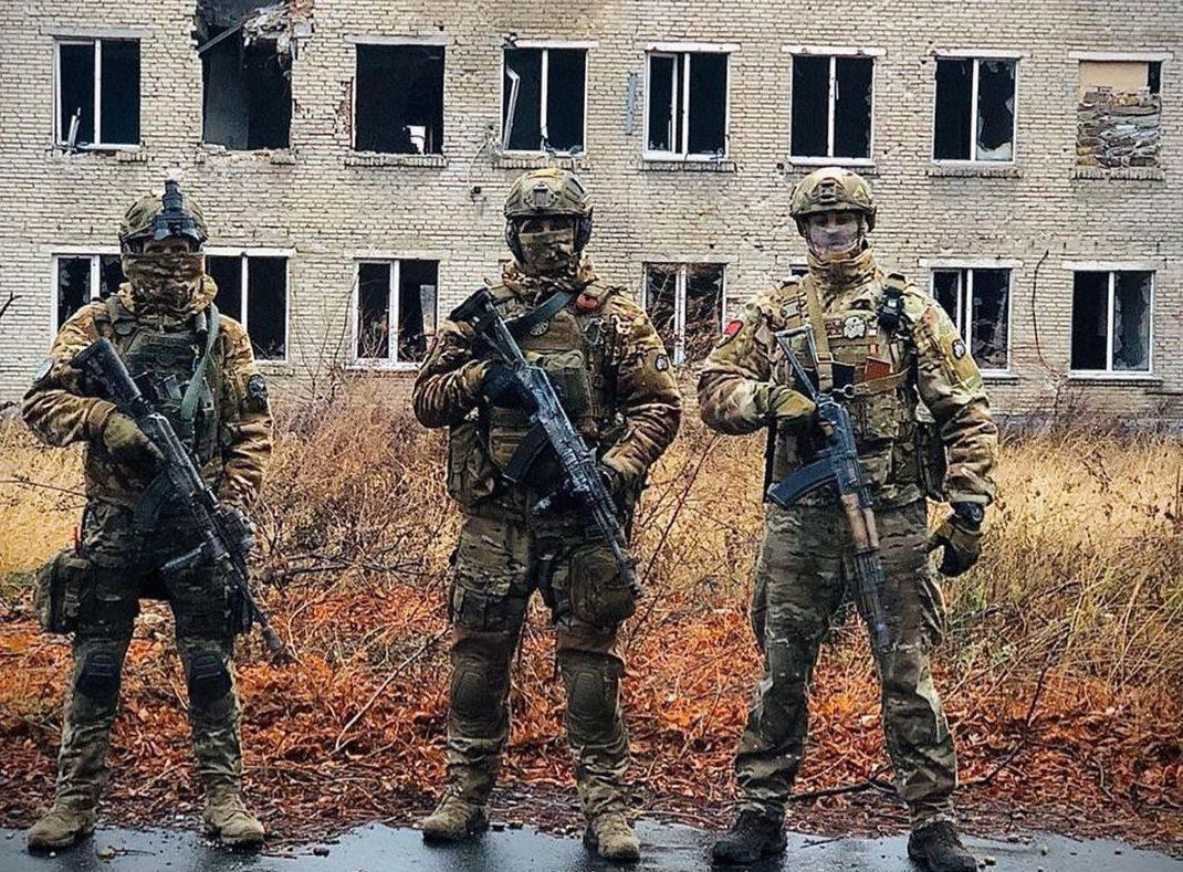 Không có cự ly 2 - 3 km, cả hai bên đã tiến sát nhau chỉ khoảng 400 - 700 mét. Các cuộc trinh sát được thực hiện định kỳ trong chiến hào, và chúng không phải để kiểm tra việc chấp hành lệnh ngừng bắn mà để sẵn sàng nổ súng.