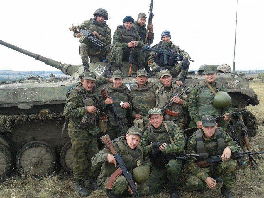 Ngoài cuộc tập trận của Hạm đội Biển Đen, những cuộc diễn tập của Quân đoàn vũ trang liên hợp số 20 ở Crimea, hay của Sư đoàn Dù Novorossiysk cũng đang được chuẩn bị tại thao trường Opuk.