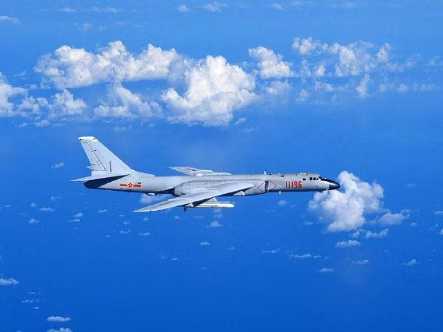 So với các máy bay ném bom chiến lược trên thế giới như B-52, B-1, B-2 của Mỹ, Tu-95MS, Tu-22M3, Tu-160M2 của Nga, thì H-6 Trung Quốc hoàn toàn lép vế cả về tầm bay, khả năng tải trọng bom đạn cũng như tốc độ bay.