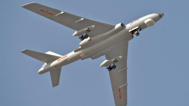 Tuy nhiên với hệ thống vũ khí Mỹ bao gồm tàu sân bay hạt nhân, tàu đổ bộ mang chiến đấu cơ tàng hình đang triển khai ở biển Đông, họ có thể tạo ra đòn đánh chặn bất ngờ với lực lượng tác chiến tầm xa của không quân Trung Quốc.