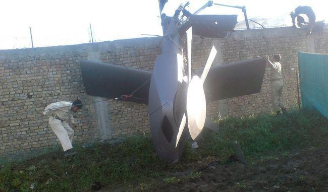 Không còn cách nào khác, đặc nhiệm Mỹ đã đặt thuốc nổ để phá tung chiếc trực thăng này, nhằm tránh rơi vào tay các đối thủ. Tuy vậy phần đuôi của chiếc trực thăng tàng hình kỳ lạ này vẫn còn khá nguyên vẹn trên đất Pakistan.