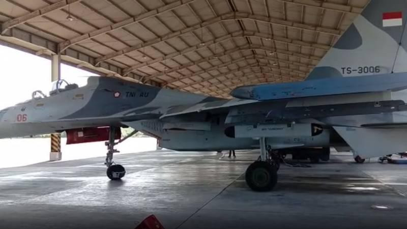 Đặc biệt, một tiêm kích Su-30 của Indonesia được lắp đặt hệ thống gây nhiễu điện tử Talisman đã lọt vào ống kính, thiết bị này được sản xuất tại Belarus bởi doanh nghiệp Defense Initiative.