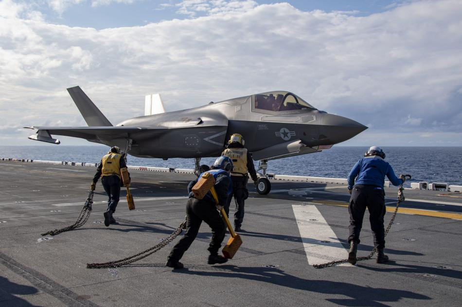 Hải quân Mỹ dự kiến sẽ đóng mới tổng cộng 11 tàu đổ bộ tấn công lớp America trong tương lai. Hiện tại lực lượng này đang có hai tàu đổ bộ tấn công lớp America trong biên chế, mỗi chiếc có trị giá khoảng hơn 3 tỷ USD.