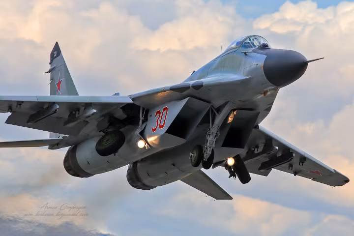 Giới quan sát cho biết, chiến đấu cơ MiG-29 của Nga về cơ bản sẽ đủ năng lực đối phó với không quân Ukraine - vốn là lực lượng yếu cả về chất lẫn về số lượng các loại chiến đấu cơ. Nguồn ảnh: Pinterest.
