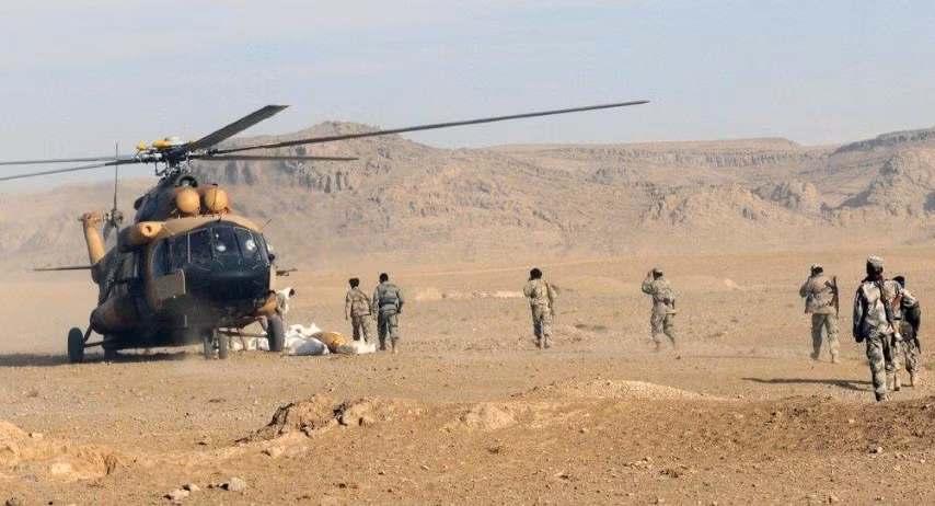 Việc Taliban sử dụng không quân là điểm xấu cho quân đội Afghanistan, bởi chúng có thể dùng không những để chuyển lực lượng về phía thủ đô Kabul, mà còn để tấn công vào quân đội Afghanistan.