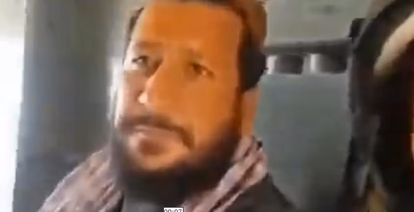 Ngay sau khi đánh giá tình hình chiếc trực thăng, phiến quân Taliban liều trưng dụng chúng để thực hiện việc chuyển quân cũng như vũ trang để tấn công vào các vị trí của quân chính phủ (Hình ảnh phiến binh Taliban trên chiếc trực thăng Mi-17).