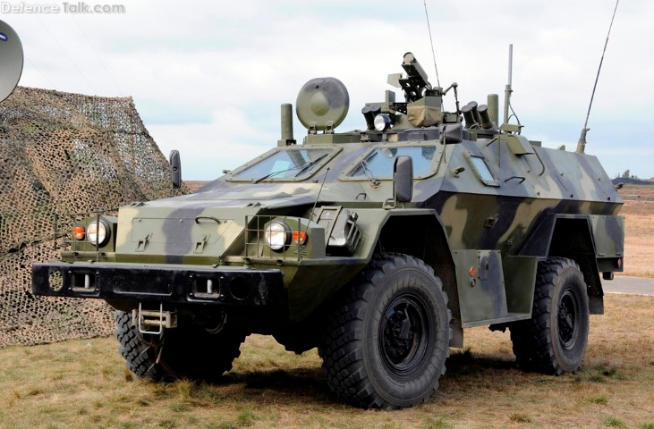 Cuối cùng là xe thiết giáp Vystrel. Đây là loại thiết giáp được đánh giá là có mức độ an toàn tương đương với xe thiết giáp Typhoon, được thiết kế để chịu mọi loại mìn chống tăng trên chiến trường, mà vẫn đảm bảo an toàn cho kíp chiến đấu bên trong.