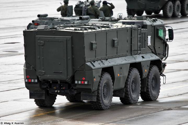 Thiết giáp chở quân Typhoon được thiết kế để hoạt động trong gần như mọi điều kiện thời tiết, từ âm 50 độ cho tới dương 40 độ. Ngoài ra, loại thiết giáp này còn có hệ thống khung gầm cực kỳ đa dạng.