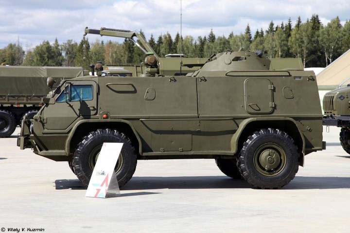 Đây là loại xe bọc thép đa dụng, với phần thân trên có khả năng tùy biến cao, phục vụ cho nhiều nhu cầu khác nhau, hoặc đảm bảo khả năng sửa chữa ngay trên chiến trường một cách đơn giản.