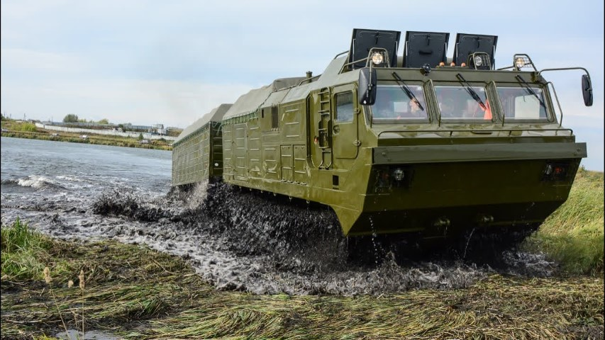 Một loại phương tiện vượt địa hình độc nhất vô nhị khác của Nga, đó là xe thiết giáp bánh xích Vityaz-2.