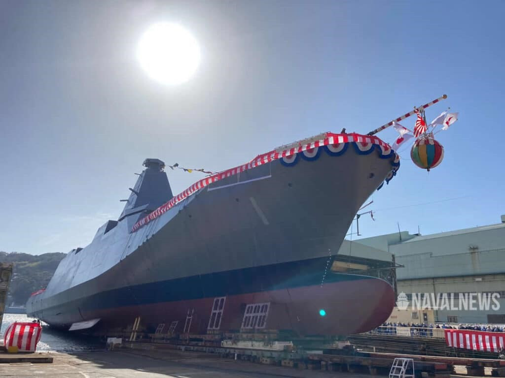 Mogami là khinh hạm hiện đại bậc nhất thế giới, nó mới chỉ được đưa vào đóng mới từ năm 2019, mới chỉ được hạ thủy hai chiếc, chưa chiếc nào được gia nhập biên chế.