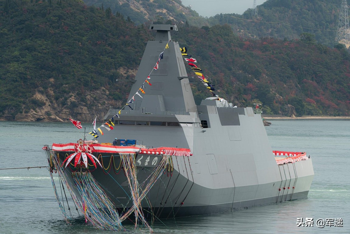 Truyền thông quốc tế đánh giá, về cơ bản có thể coi tàu chiến lớp Mogami của Nhật, có sức chiến đấu tương tự như các khu trục hạm Akizuki, tuy nhiên có ít ống phóng tên lửa hơn, và được tối ưu hóa khả năng tàng hình.