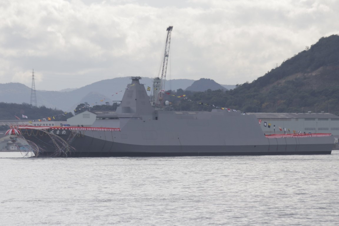 Tàu có thủy thủ đoàn tối thiểu yêu cầu 90 người, trong đó bao gồm cả sĩ quan chỉ huy. Số lượng thủy thủ đoàn này là tương đồng với các khinh hạm khác cùng kích thước.