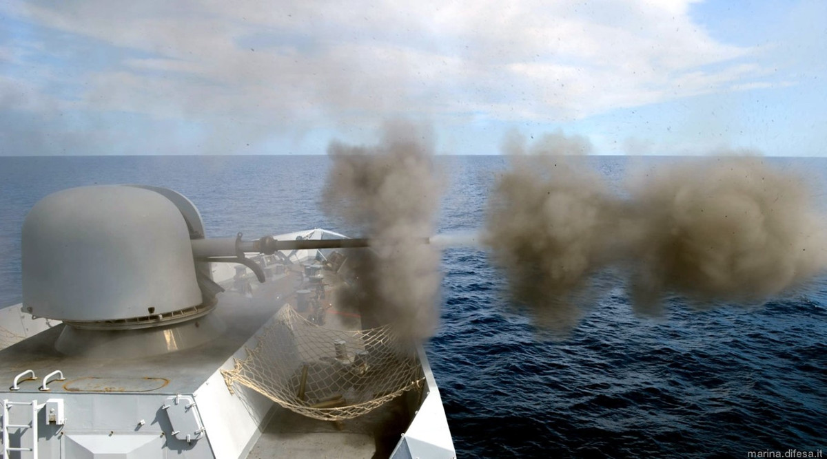 Về mặt lý thuyết, ổ đạn tự động này có thể chứa tối đa 80 viên đạn - nghĩa là với tốc độ bắn tối đa, hải pháo Melara 76mm có thể bắn hết toàn bộ đạn dự trữ trong ổ đạn chỉ trong thời gian chưa đầy 1 phút.