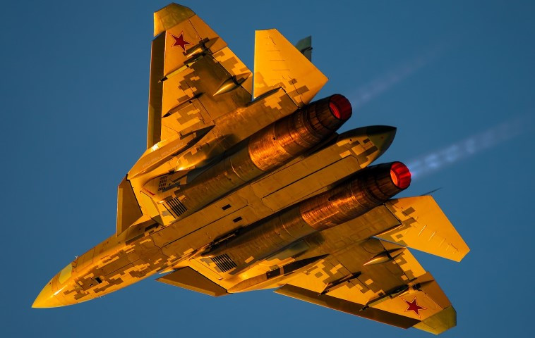 Hiện tại, Su-57 được xem là một trong số những chiến đấu cơ thế hệ năm hiện đại bậc nhất thế giới. Nổi tiếng nhất trong số những tính năng của Su-57, đó là khả năng cơ động cực tốt.