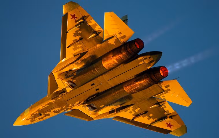 Hiện tại, Su-57 được xem là một trong số những chiến đấu cơ thế hệ năm hiện đại bậc nhất thế giới. Nổi tiếng nhất trong số những tính năng của Su-57, đó là khả năng cơ động cực tốt.