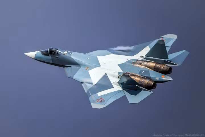 Thậm chí, truyền thông Nga từng tung hô khả năng "tàng hình plasma" để bào chữa cho thiết kế thiếu tính tàng hình của Su-57. Tuy nhiên sau hàng chục năm, tàng hình plasma tới nay vẫn chỉ đang nằm trên giấy. Nguồn ảnh: Pinterest.