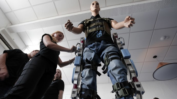 Mặc dù vậy, giống như nhiều loại vũ khí tối tân khác, khung xương Exoskeleton sẽ phù hợp với những lực lượng đặc biệt, trong những nhiệm vụ đặc biệt, khi mà ở đó, người lính sẽ được trực thăng vận tới trận địa, tác chiến trong thời gian ngắn rồi rút lui ngay lập tức.