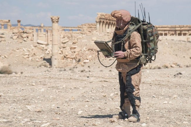 Kết cấu này về cơ bản rất nhỏ gọn, nhưng lại chứa nhiều linh kiện nhỏ, có mức độ tinh vi cao, khó có thể trang bị và sử dụng hàng loạt. Khi Exoskeleton bị kẹt hay hỏng hóc, rất có thể nó sẽ biến thành bộ khung trói chặt người lính.